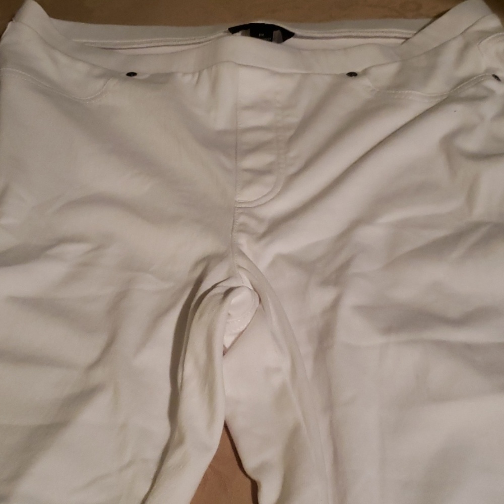 White stretch leggings